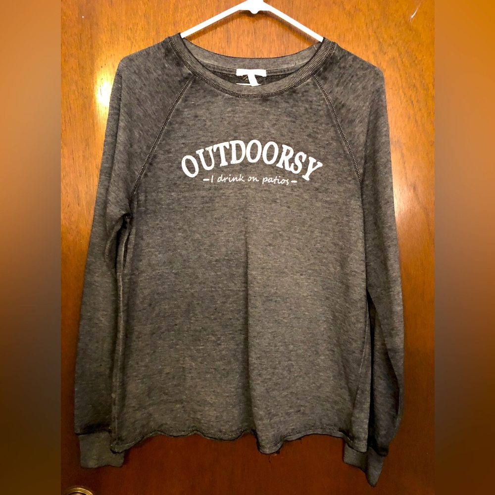 New Sweatshirt Maurices, size s “Outdoorsy I drink on patios” Gray